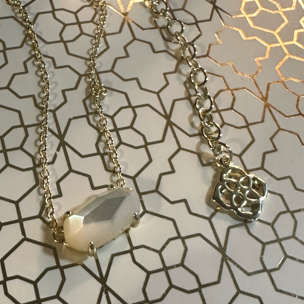 NWOT Kendra Scott Ever Necklace Mother of Pearl/Gold